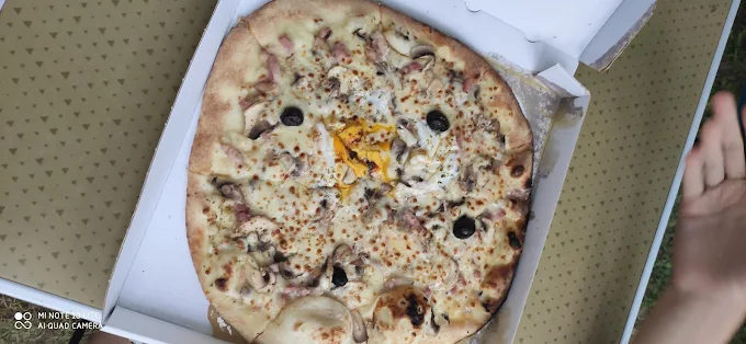 Pizza a la creme avec champignons et jambon